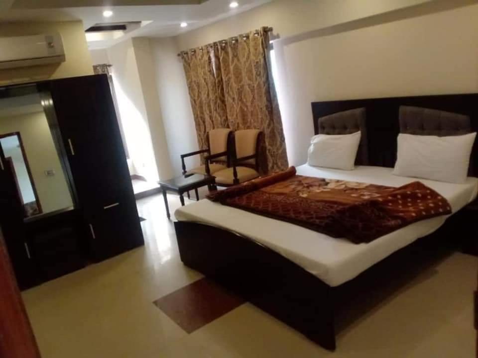 Pak Hotel Исламабад Экстерьер фото